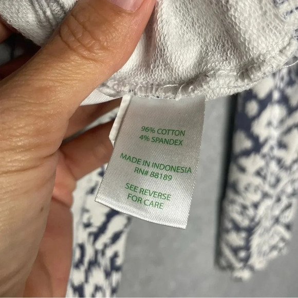 Lilly Pulitzer Booker Popover UPF 50 Bright Navy Pineapple Party Sweatshirt - Picture 5 of 6